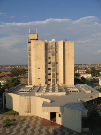 moz tete bldg.JPG